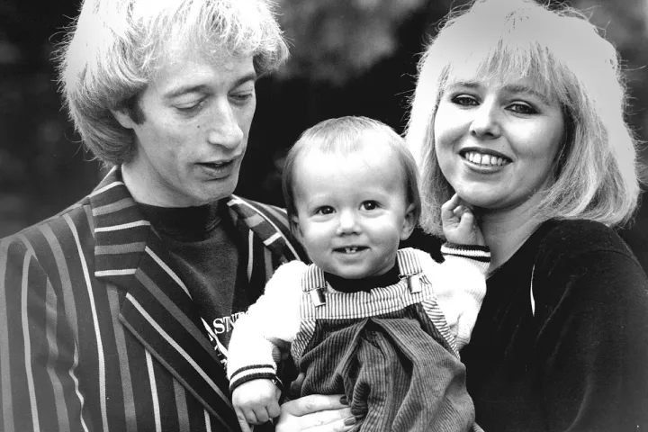 How did the family feud between Robin Gibb’s stepchildren and his wife, Dwina Murphy, unfold after his passing? How did the family feud between Robin Gibb’s stepchildren and his wife, Dwina Murphy, unfold after his passing?