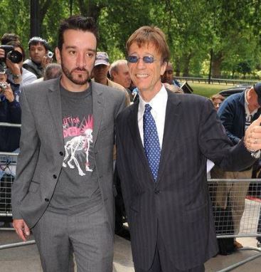 At 52, Spencer Gibb, Son of Robin Gibb, Reveals the Truth Behind Many Family Rumors At 52, Spencer Gibb, Son of Robin Gibb, Reveals the Truth Behind Many Family Rumors