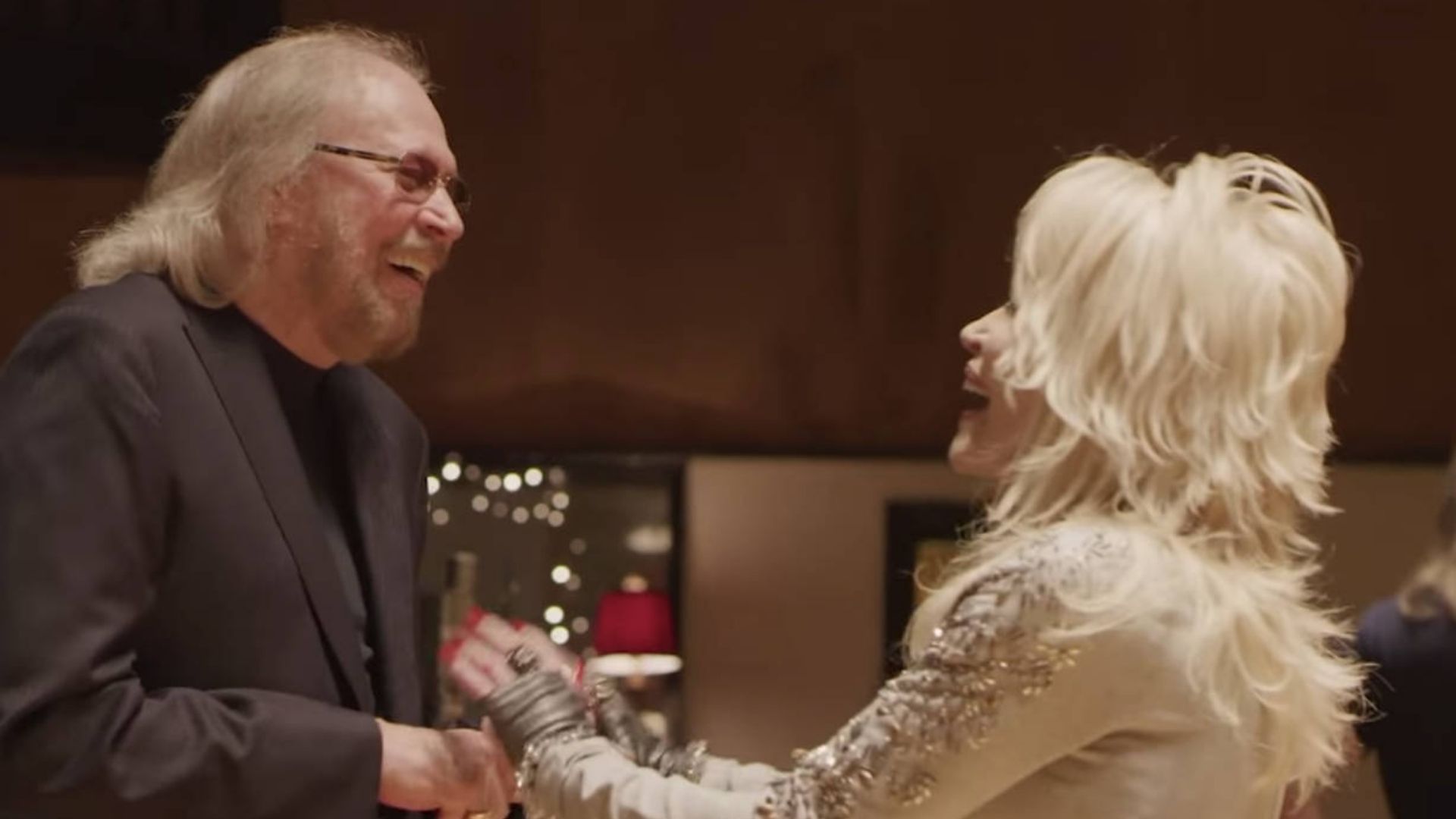 BREAKING NEWS: JUST A FEW MINUTES AGO IN DOUGLAS, ISLE OF MAN — At 78, Barry Gibb and Dolly Parton Took the Stage Together, and Their Duet of “WORDS” Became a Haunting Farewell, Marking the Beginning of a New Chapter in Country Music…