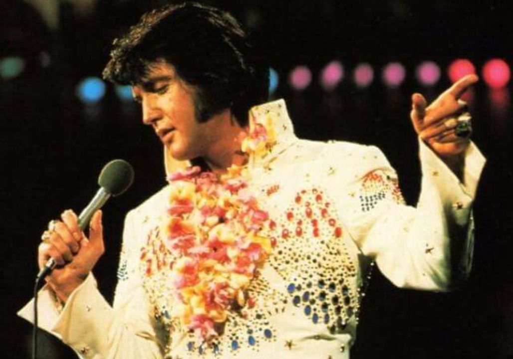 Elvis would NOT brag and was SUPER humble…watch this little interview from 1960 Elvis would NOT brag and was SUPER humble…watch this little interview from 1960