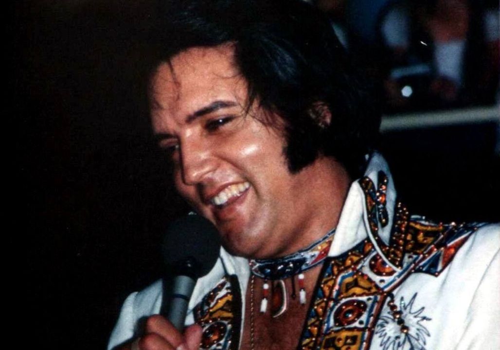 “Pull Your Dress Down, Lisa!” – A Rare Glimpse into Elvis Presley’s Heartfelt Truth About Priscilla, Lisa Marie, and Life After Divorce That Fans Never Expected to Hear