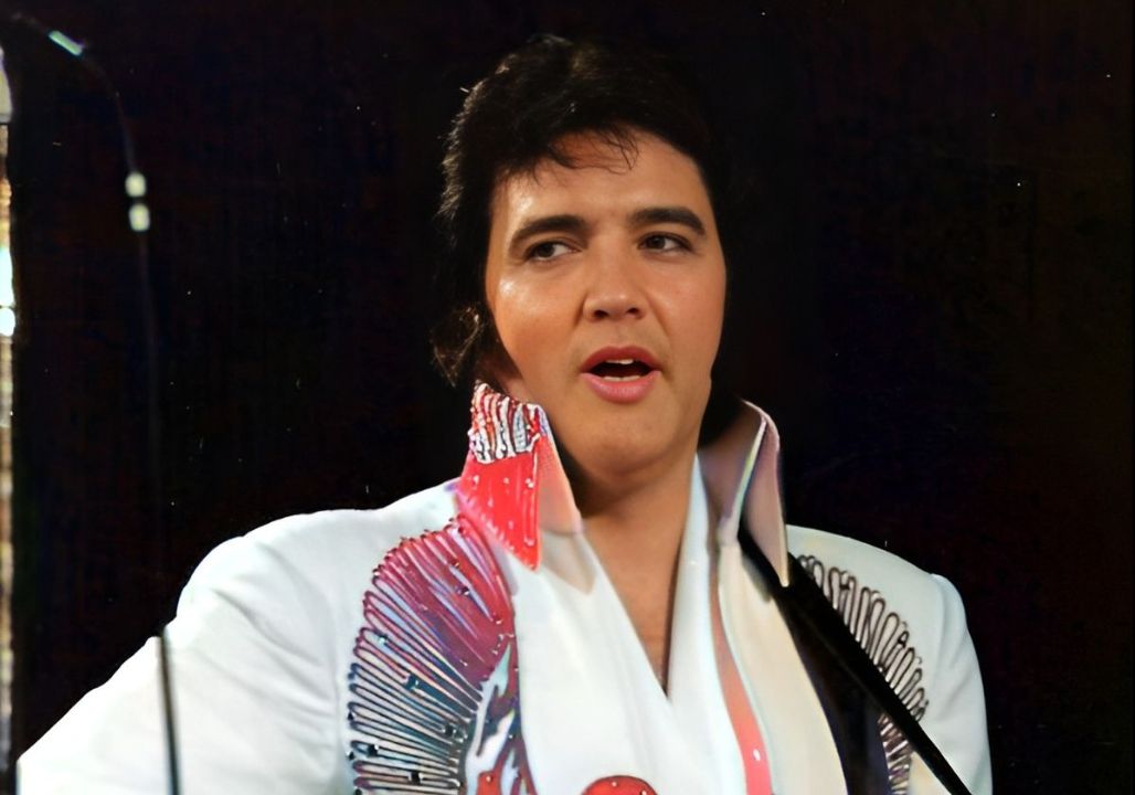 After 48 Years Locked Away, Elvis Presley’s Secret Vault Was Finally Opened – Inside, They Found 88 Iconic Jumpsuits Wrapped Like Priceless Treasures, Thousands of Unseen Photographs, and Personal Items So Intimate They Felt Like Touching His Soul… But the Most Shocking Discovery Was the Vault’s True Purpose, a Hidden Family Sanctuary Where the King’s Legacy, Love, and Spirit Have Been Preserved Untouched Since 1977 – A Place So Private Even Cameras Were Ordered Off Before the Door Could Be Opened