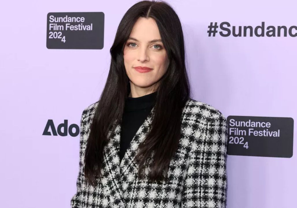 Elvis Presley’s Granddaughter Breaks Her Silence – What Riley Keough Finally Revealed About the Untouched Upstairs of Graceland After 40 Years Will Change the Way You See the King Forever. From Locked Doors and Frozen Moments in Time to Hidden Letters, Personal Belongings, and Whispers of Unheard Songs, Riley’s Emotional Account Opens a Rare Window Into Elvis’s Most Private World. Why Has This Sacred Space Remained Sealed Since 1977, and What Secrets Does It Hold About the Man Behind the Legend? Discover the Truth, the Love, and the Legacy That Even the Most Loyal Fans Have Never Known…