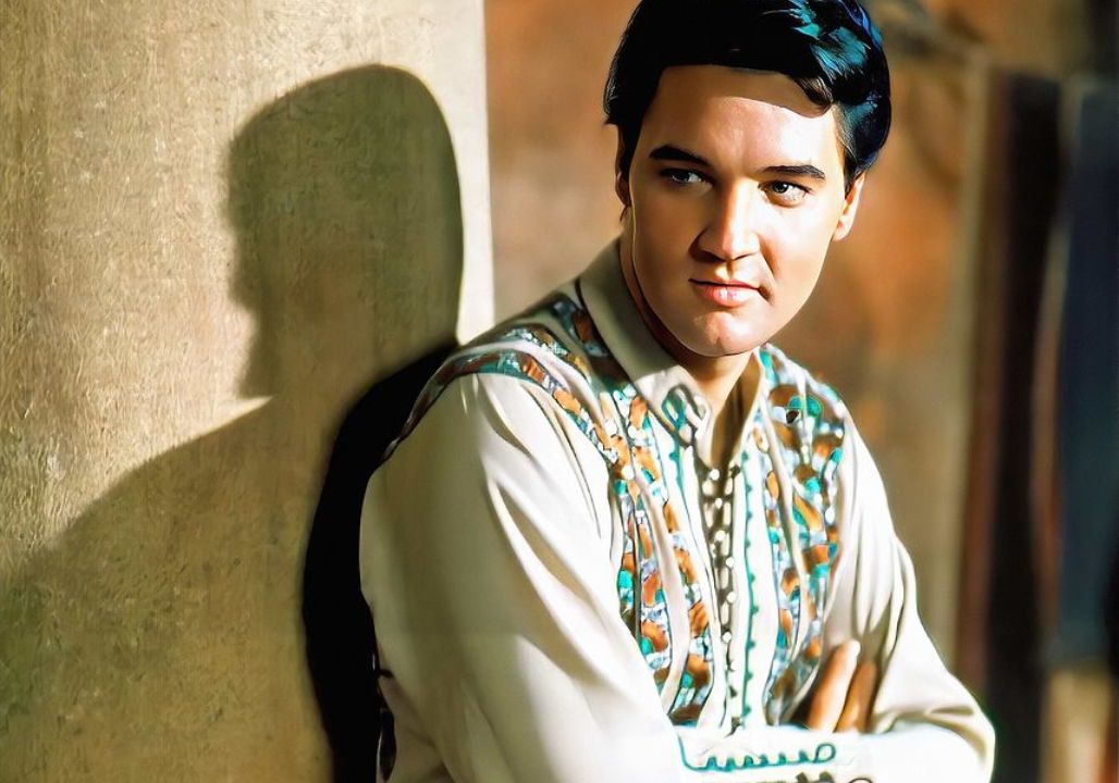 From Hollywood Icons to Unexpected Guests, You Won’t Believe the Famous Faces Who Showed Up at Graceland to Say Goodbye to the King of Rock and Roll—Including Actors, Politicians, Music Legends, and Heartbroken Family Members—Each Carrying Their Own Stories of Friendship, Rivalry, Love, and Respect for Elvis, the Man Behind the Legend. The Secrets of That Day in August 1977 Are Now Uncovered, Showing an Unlikely Gathering That No One Could Have Predicted, and Proving Once Again That Elvis’s Impact Reached Far Beyond Music Into Every Corner of American Culture and Global Fame. Who Was There, What They Felt, and Why Their Presence Still Matters Today Will Leave You Stunned. From Hollywood Icons to Unexpected Guests, You Won’t Believe the Famous Faces Who Showed Up at Graceland to Say Goodbye to the King of Rock and Roll—Including Actors, Politicians, Music Legends, and Heartbroken Family Members—Each Carrying Their Own Stories of Friendship, Rivalry, Love, and Respect for Elvis, the Man Behind the Legend. The Secrets of That Day in August 1977 Are Now Uncovered, Showing an Unlikely Gathering That No One Could Have Predicted, and Proving Once Again That Elvis’s Impact Reached Far Beyond Music Into Every Corner of American Culture and Global Fame. Who Was There, What They Felt, and Why Their Presence Still Matters Today Will Leave You Stunned.