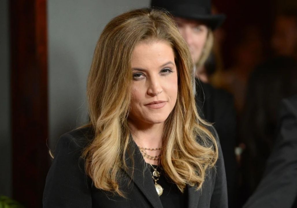 The Heartbreaking Story of Why Lisa Marie Presley Repeatedly Told Elvis, “I Don’t Want You to Die”—A Child’s Innocent Fears, A Father’s Silent Struggles, and the Final Tender Moments They Shared at Graceland That Forever Defined the Bond Between the King of Rock and His Only Daughter