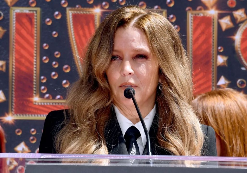 Elvis Presley Lisa Marie Presley Opens Up About Finding Her Own Voice While Carrying Elvis’s Legacy, The Pressure of Comparison, Her Secret Battle With Health Issues on Tour, and a Rare Childhood Story About Her Father That Shows the King’s Playful Side—A Glimpse Into the Challenges, Humor, and Heart That Defined Both Her Journey and the Presley Family Legacy