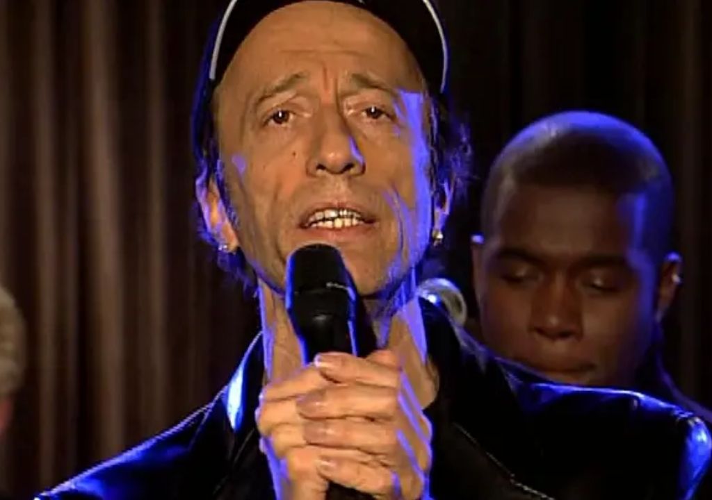 Before the final curtain fell, Robin Gibb opened up about the music that moved the world—and the emotions that nearly broke him.