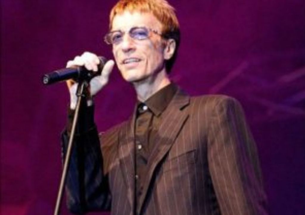 “My Songbird Has Flown”: Inside the Heartbreaking Funeral of Robin Gibb, the Soul of the Bee Gees