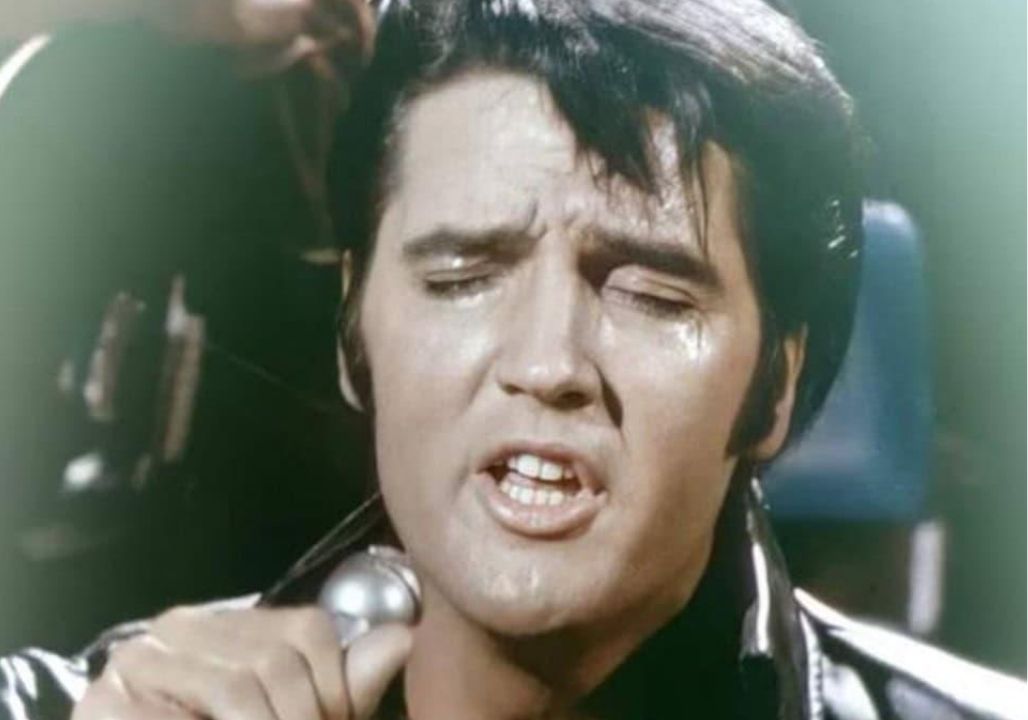 On the road to the “Promised Land,” Elvis Presley sang not just of a destination, but of every dream carried in the heart of a restless soul. His voice was filled with both fire and longing, a reminder that freedom is never just about reaching a place—it’s about the courage to keep moving forward. In every note, we feel the spirit of a man chasing hope, turning struggle into a song that still lifts weary hearts today.