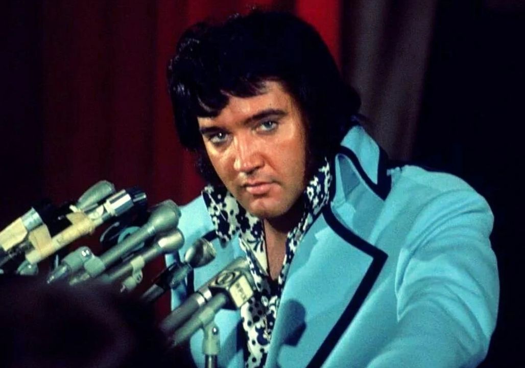 What They Found Hidden in Elvis Presley’s Closet 😱 Leaves His Family in Total Shock—A Stunning Haul of Secret Notes, Lost Treasures, and Dark Personal Items Unearthed at Graceland That Could Rewrite the King of Rock ’n’ Roll’s Legacy, Expose His Private Struggles, and Forever Change How the World Remembers Elvis