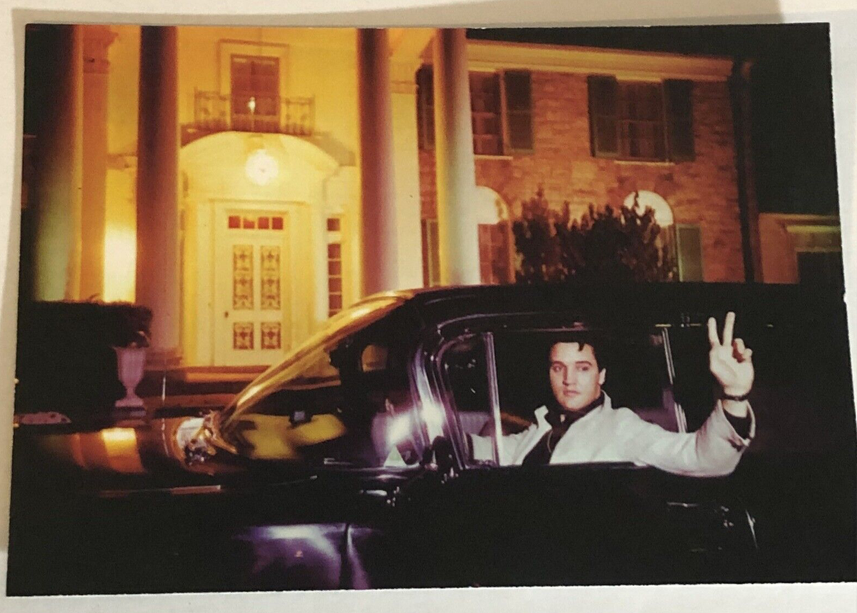 Ronnie Dunn visits Elvis Presley’s house and reveals a shocking truth.