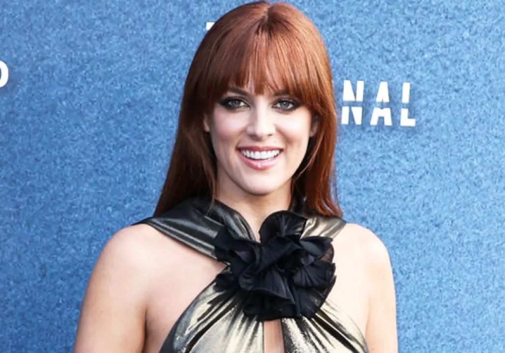 BREAKING: Riley Keough Stuns the World — Accepts “Best Vocal Performance” at the 2025 Grammys on Behalf of Her Grandfather, Elvis Presley