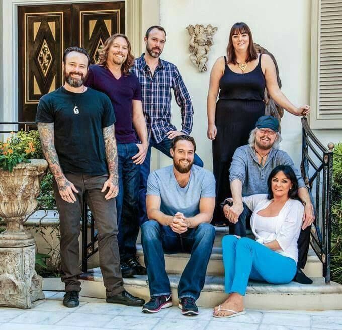 Barry Gibb’s Lifestyle 2025 ★ Wife, 5 Children, House Tour, Age 78, Car Collection & Huge Net Wort