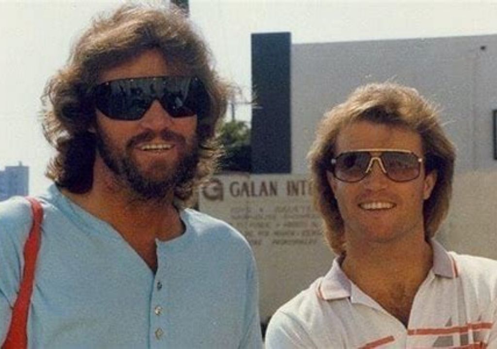 Barry Gibb and Andy Gibb sing rare duet of ‘To Love Somebody’ in candid video from 1987