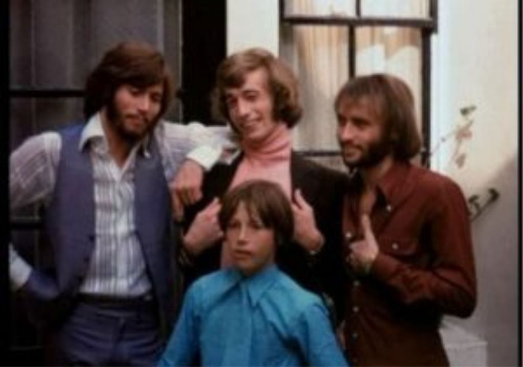 When the Music Stopped — The Bee Gees’ Final Goodbye to Their Beloved Brother, Andy