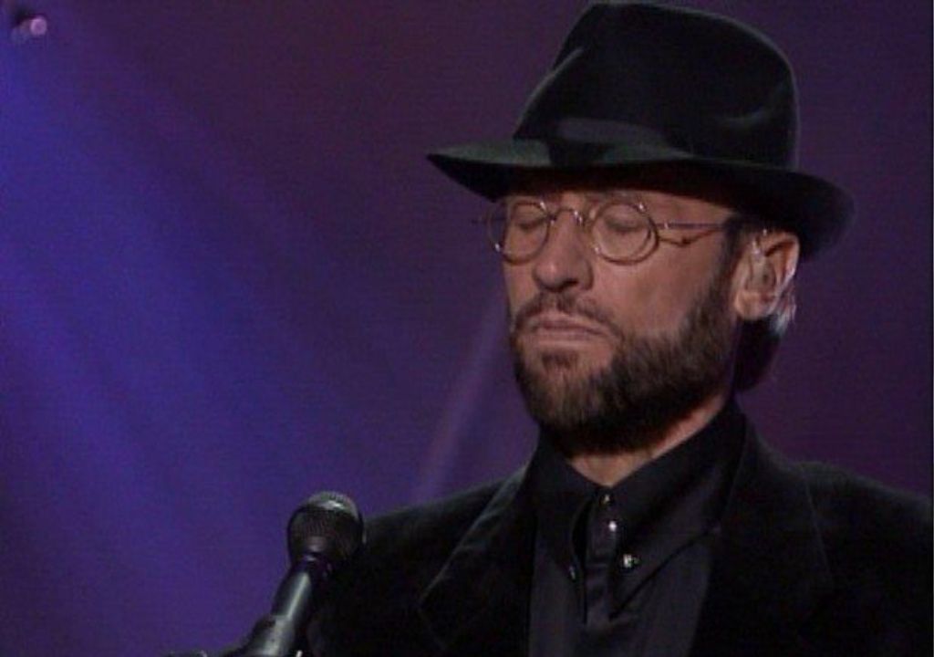 MOMENT – MAURICE GIBB sings Andy’s Don’t Throw It All Away (Our Love) during rehearsal