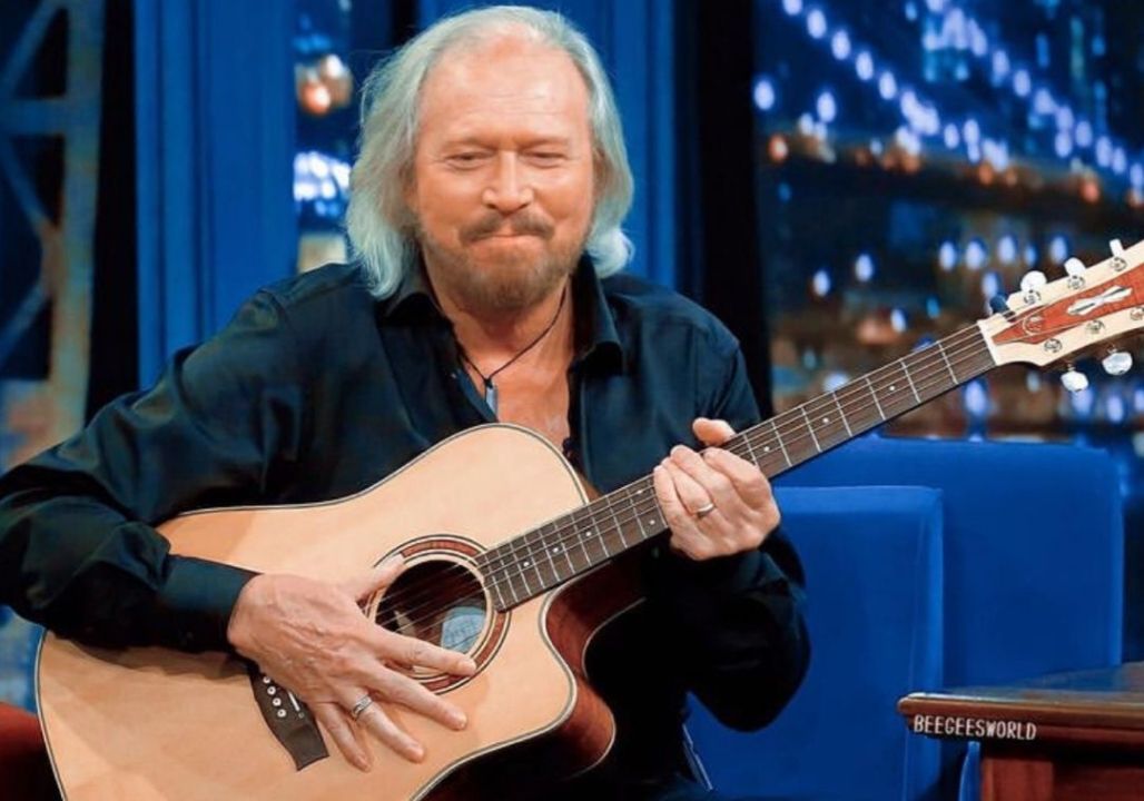 Alone under the lights, Barry Gibb carried three brothers in his voice. As he sang “We Don’t Say Goodbye,” the crowd didn’t applaud—they cried, knowing this was more than music. It was a lifelong vow of love.