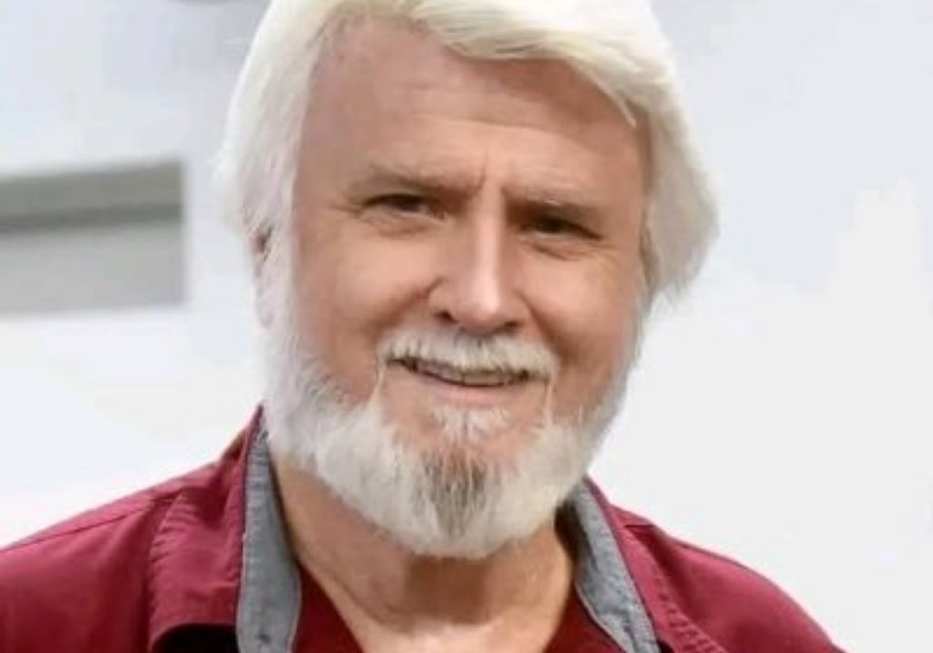 ELVIS PRESLEY IS STILL ALIVE — The words “I am Elvis Presley” exploded, shattering all official theories after nearly 50 years of his mysterious disappearance.  Bob Joyce said, “The fire in me is still burning, I want to come back.”