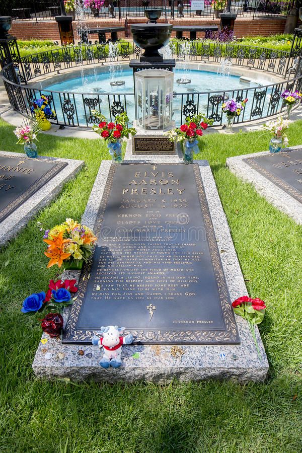 Elvis Presley Burial at Graceland Editorial Image - Image of presley, entertainment: 75298825