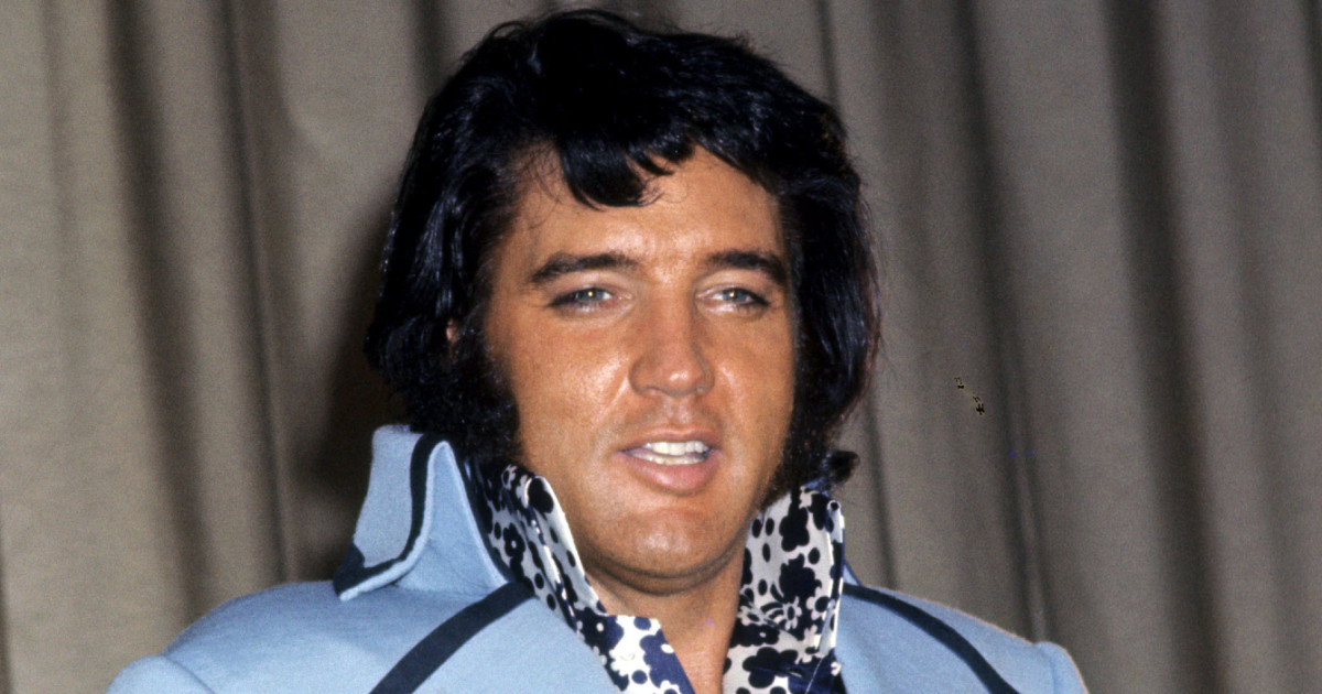 Elvis Fans Make 'Heartbreaking' Observation at Graceland Tribute - Parade