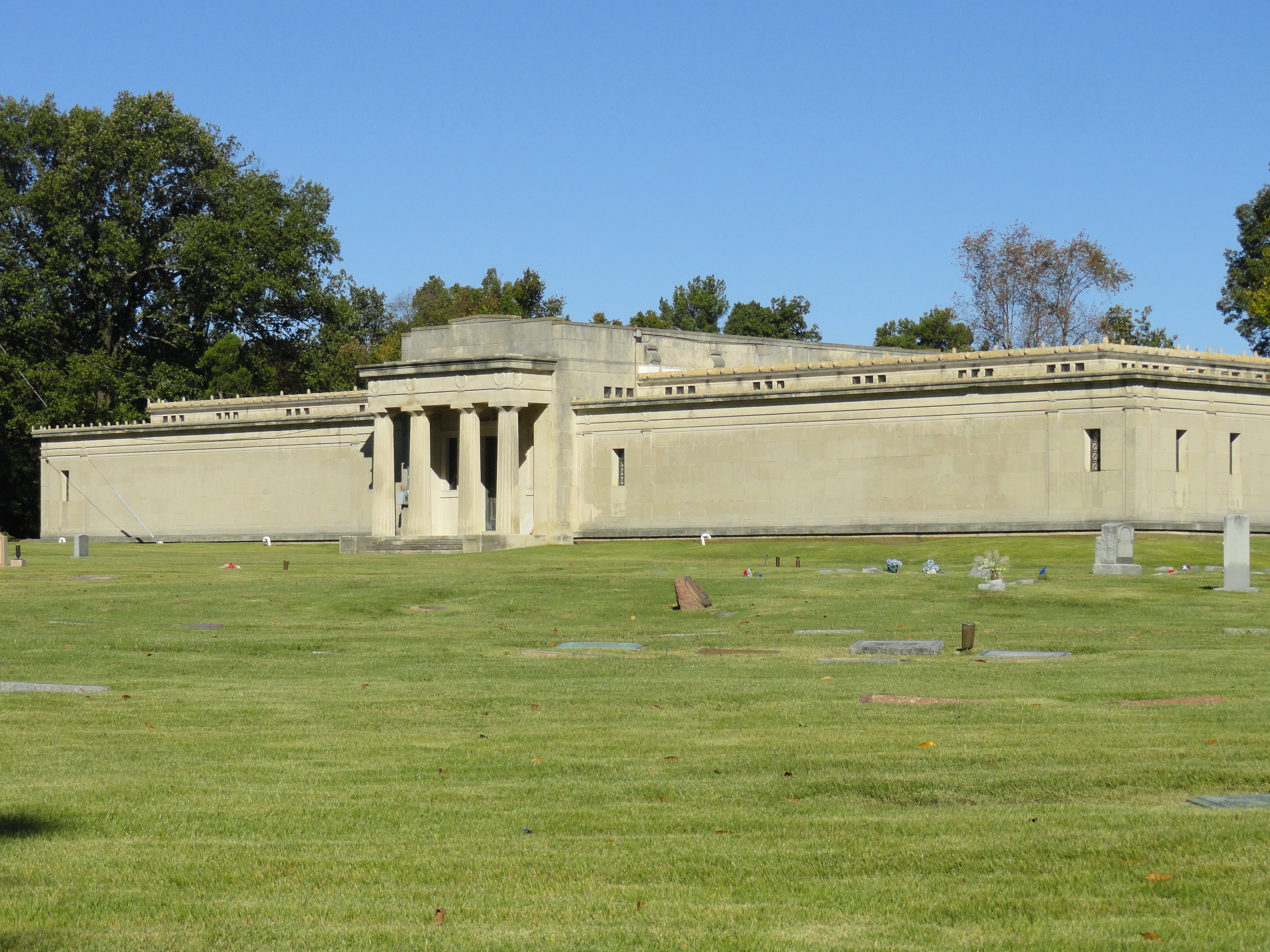 Crème de Memph: Elvis' gravesite