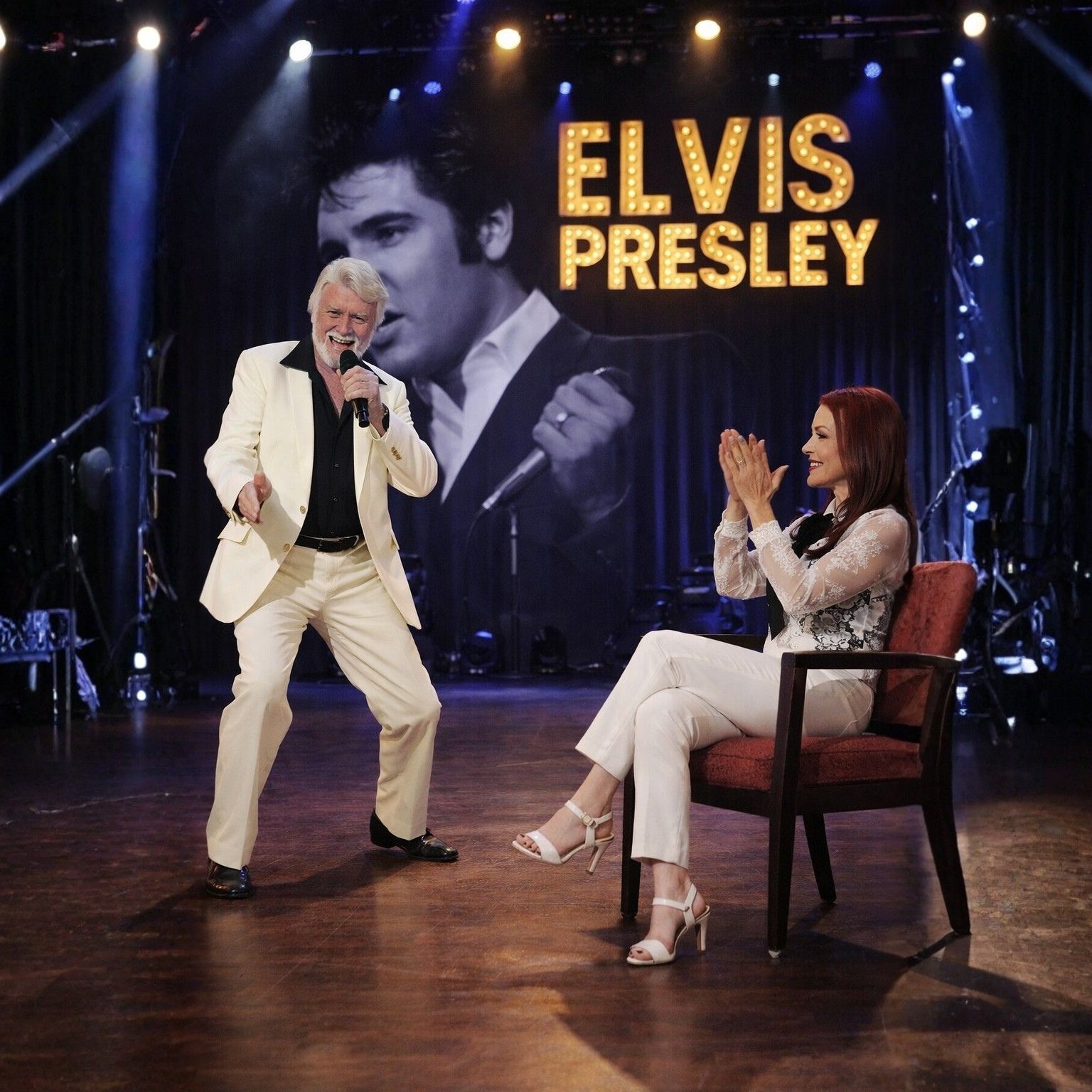 Bob Joyce performed the legendary song “Can’t Help Falling in Love” by Elvis Presley before thousands of spectators, wearing the very style of outfit Elvis once wore on stage. What made the moment even more extraordinary was Priscilla Presley walking beside him, sharing every breathtaking second of this unforgettable performance.