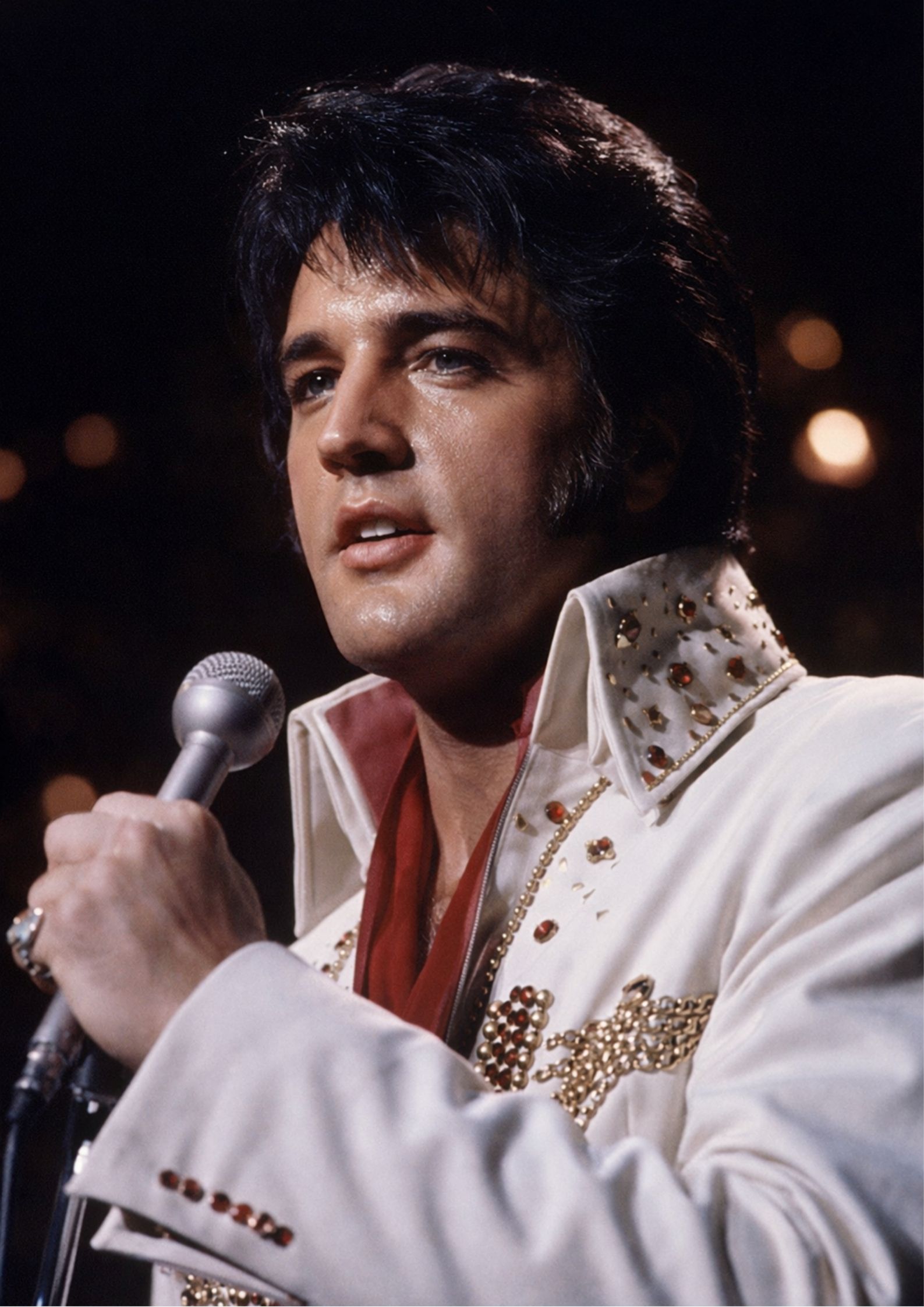 People Still Ask If Elvis Was the Most Unforgettable Man to Ever Step Into the Light—But Those Who Saw Him in 1969 Remember One Quiet Detail That Changes Everything… and It’s Not About the Suit, the Voice, or the Fame