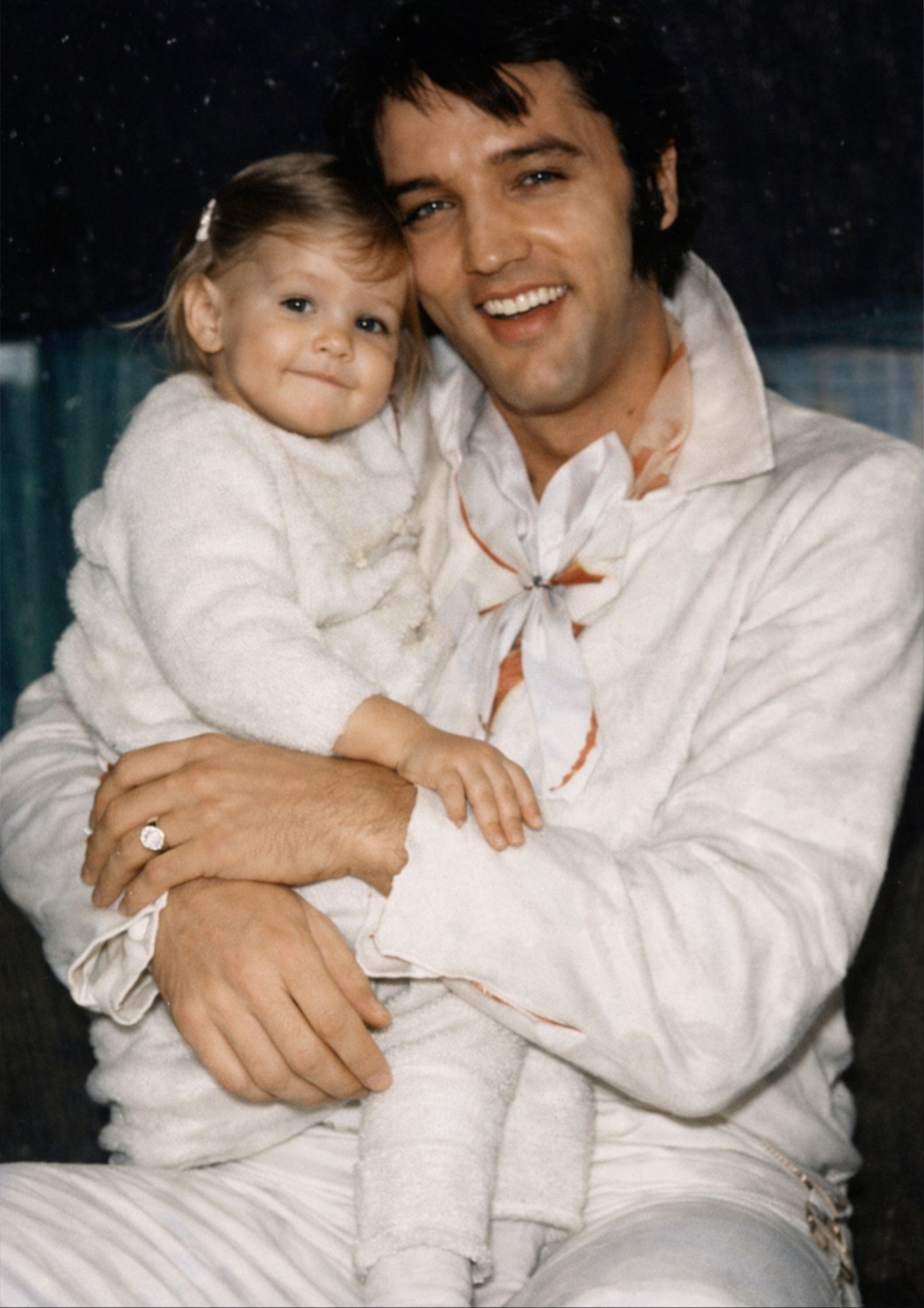 The Kiss Before Dawn: Lisa Marie Presley’s Quiet Goodbye to Her Father