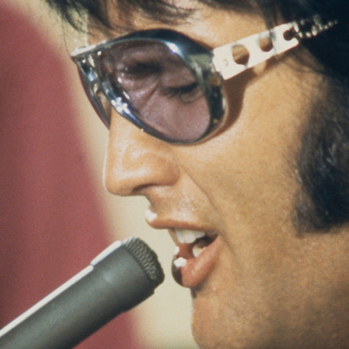 Elvis Presley's 'EPiC' Makes a Spectacular Debut at Graceland - Parade