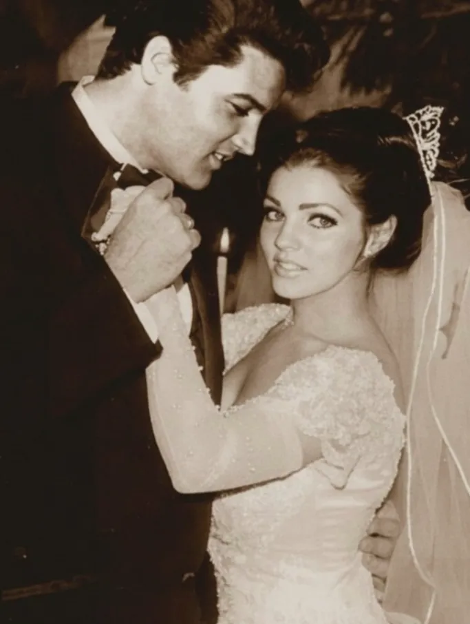 A Love That Never Learned How to Leave