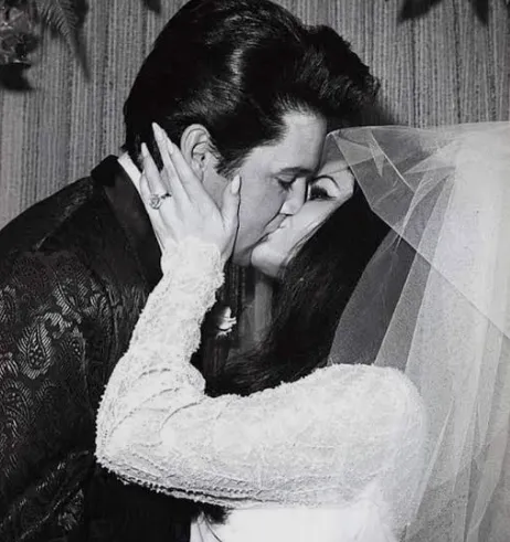 When the King Chose Love Over the Spotlight: Elvis and Priscilla’s Quiet Promise