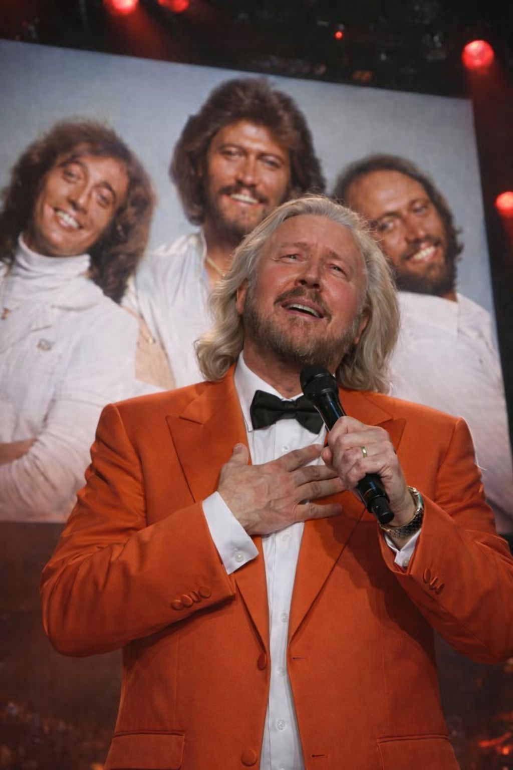 “ONE LAST TIME… I WILL SING FOR MY BROTHERS.” With tears glistening in his eyes and a voice shaped by love, loss, and legacy, Barry Gibb has unveiled his 2026 farewell tour, One Last Ride—the final, shining chapter in a story that changed music forever. This is more than a tour. It’s a vow. A tribute. A sacred return to the harmonies that once wrapped around the world and set it gently swaying. Every note will carry the pulse of a lifetime, every lyric a reminder of the brothers who stood beside him and the magic they built together. One Last Ride won’t just revisit the songs—it will revive the spirit behind them. The lights will lift, the harmonies will rise, and for one more unforgettable season, the sound that defined generations will ring through arenas again. The dates are out. The cities are ready. And this time, every song will hit a little deeper—because it’s the last time he’ll sing them for the brothers who will forever live in his heart.
