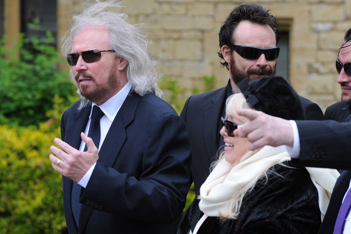 Robin Gibb 'reunited with twin': Brother Barry's emotional tribute at Bee  Gee's funeral | The Independent | The Independent