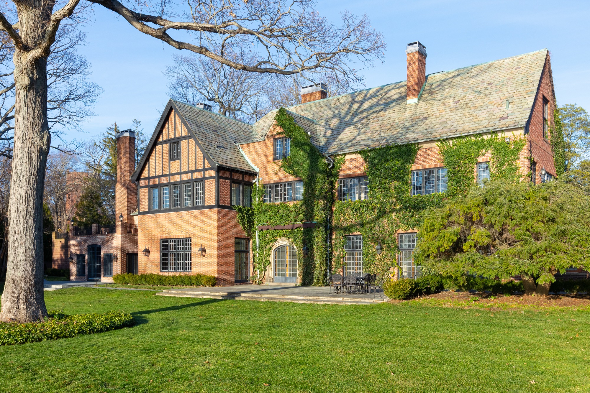 Robin Gibb’s 1,000 Year old Mansion Is Incredible! - Golden Music