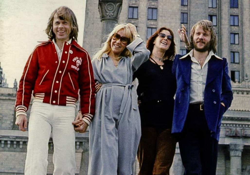 ” BREAKING NEWS: Music legend Benny Andersson has just delivered a powerful message that left some of the world’s wealthiest and most influential figures stunned — and then he backed it up with action. At a star-studded black-tie gala in Los Angeles, surrounded by studio heads, tech billionaires, and A-list celebrities dressed in haute couture, Benny Andersson took the stage to receive the Lifetime Humanitarian Award. But instead of giving the warm, lighthearted acceptance speech everyone expected from the legendary songwriter and ABBA co-founder, Andersson spoke with a rare, unfiltered sincerity.”