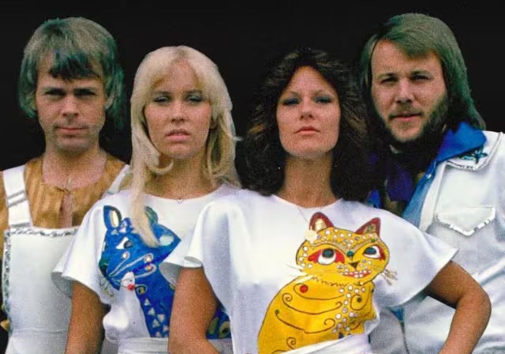 15 MINUTES AGO! Agnetha Fältskog shared her first photo from her hospital bed, finally confirming the rumors that had been swirling for weeks. She admitted to undergoing a private medical treatment — with positive results. Yet the beloved pop legend confessed: “This is only the beginning.” A statement from her team stunned fans worldwide: “It turns out Agnetha Fältskog was battling…