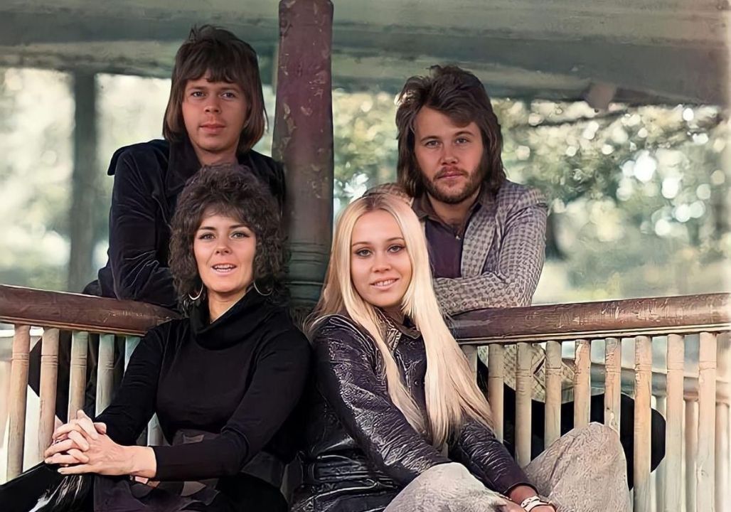 ““NO ONE SAW THIS COMING…” — ABBA’s return to Stockholm brought the city to a standstill. In a moment that felt almost unreal, ABBA came home—and it was as if the whole city held its breath. The energy, the emotion, the tidal wave of nostalgia… it wasn’t just a comeback. It was history, heart, and music crashing together in the most unforgettable way.”