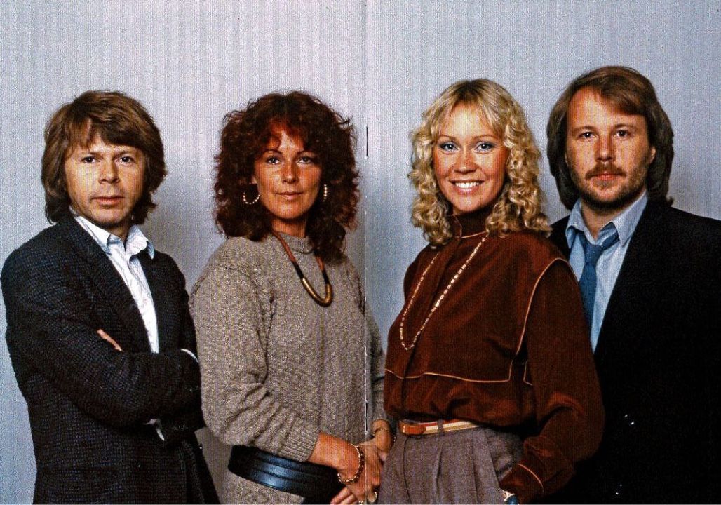 LONDON (10 Minutes Ago) — BREAKING: ABBA Faces Lawsuit Over “The Biggest Tech Deception in Music History” as Fans Demand Voyage Refunds