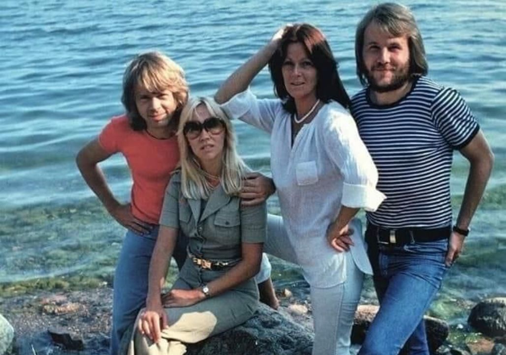 “AFTER 40 YEARS OF SILENCE — THE NIGHT ABBA RETURNED AND LEFT THE WORLD IN DISbelief At the start of the 1980s, something quietly came to an end in the music world. ABBA, the legendary Swedish group whose voices had once echoed through radios, dance floors, and family living rooms around the world, gradually stepped away from the spotlight. Many fans believed the golden age of songs like Dancing Queen and The Winner Takes It All was gone for good. For almost four decades, silence hung over the band’s future. Then, in 2021, something few had truly dared to expect happened. ABBA came back with a brand-new album, Voyage. For millions of devoted listeners — many of whom had grown older with those songs — it felt less like a reunion and more like a long-closed chapter of life opening once again.”