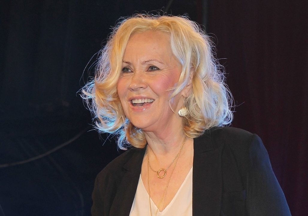 URGENT UPDATE: Panic spread throughout a packed concert hall in Stockholm when beloved ABBA legend Agnetha Fältskog suddenly collapsed in the middle of her performance. Her family and fellow musicians rushed to her side as the crowd stood in stunned silence. Crew members immediately cleared the stage and called for emergency medical assistance. What began as a powerful night of music quickly turned into moments of fear and uncertainty. An update from Agnetha Fältskog’s family says she is facing a serious health battle. Fans across the global music community are lifting her up in prayer and support.