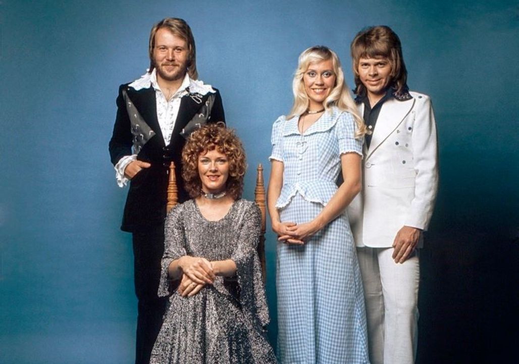 The Oscars weren’t ready for what happened tonight. When the winner for “Best Original Song” was announced, the entire crowd erupted — not in surprise, but in something deeper. Because standing under the golden lights wasn’t a newcomer… it was the legendary group ABBA.