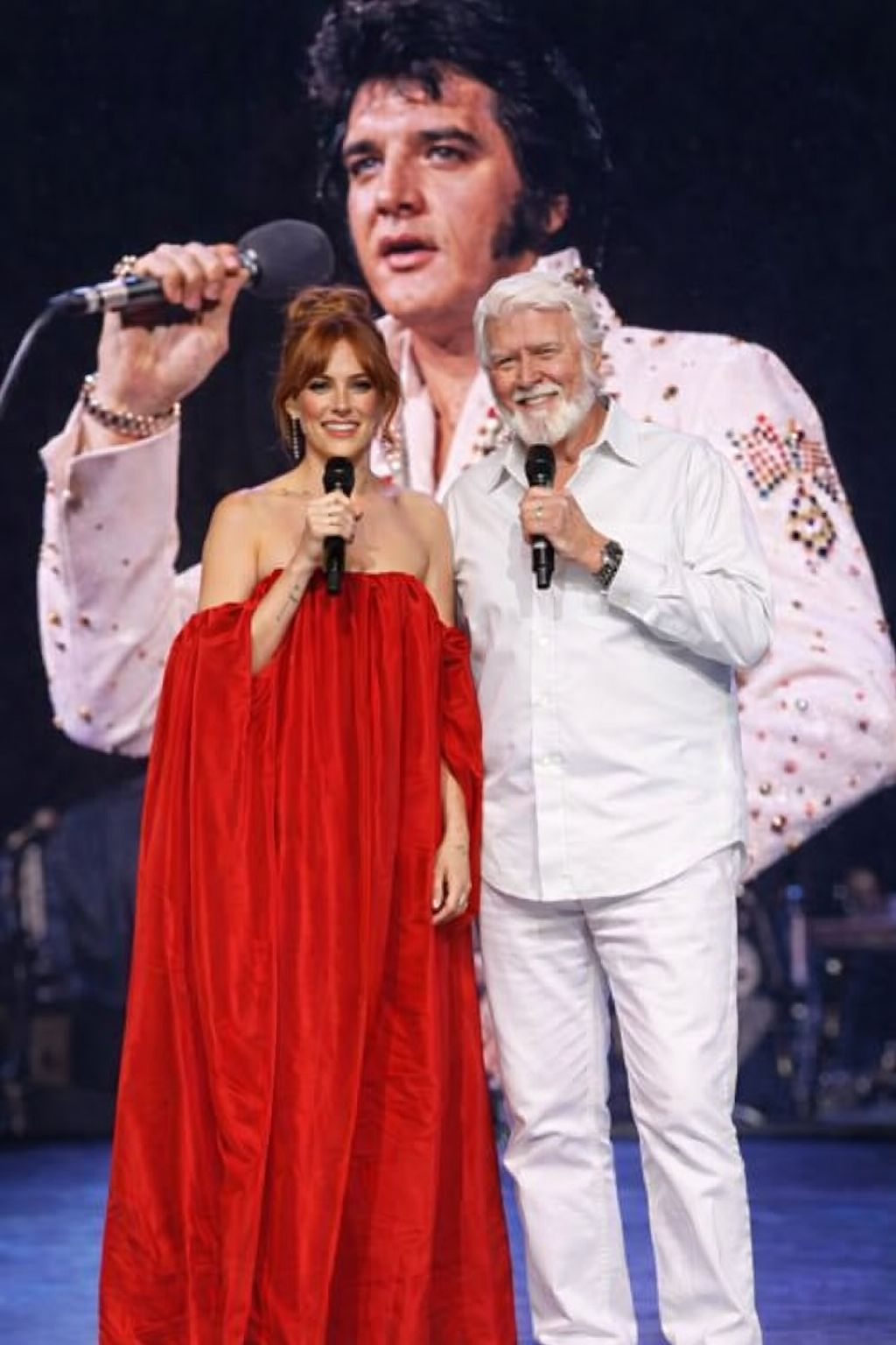 “THE WHOLE WORLD IS SILENT: Riley Keough Duets with Bob Joyce Then Unexpectedly Declares — ‘He’s Elvis… My Grandpa!’”