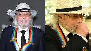 Barry Gibb pays emotional tribute to late brothers at 2023 Kennedy Center  Honors - Smooth