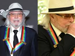 Barry Gibb pays emotional tribute to late brothers at 2023 Kennedy Center  Honors - Smooth